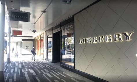 burberry oakbrook center chicago.